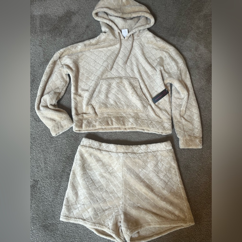 Hoodie & shorts lounge set.